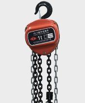 使用手動(dòng)葫蘆時(shí)，操作者應該站在哪里