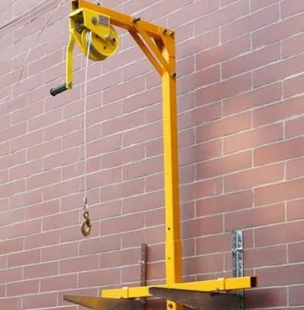 手搖絞盤(pán)和組合支架可以制成空調升降機