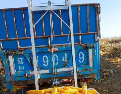 農民用電動(dòng)絞盤(pán)自制小型上料機