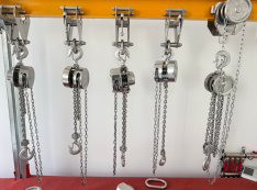 反應(yīng)器組裝作業(yè)冠航不銹鋼手拉葫蘆的安全應(yīng)用